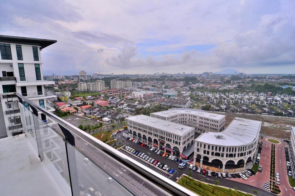 Lovely Vivamall City View With 2 Card Lv12 古晋 外观 照片